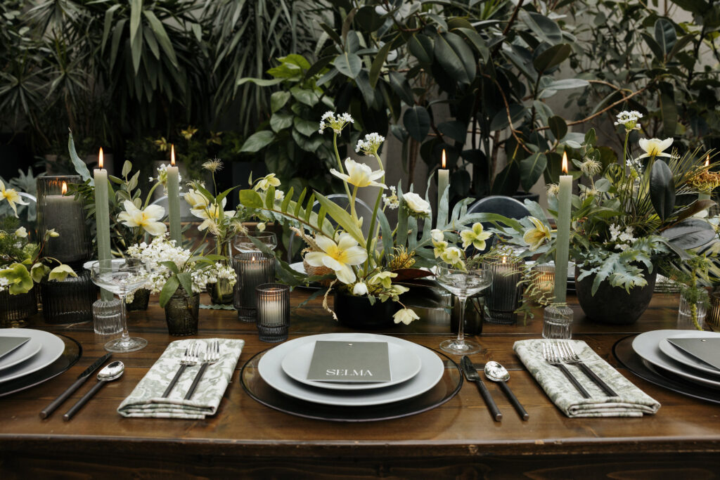 A modern tablescape for a Tinsmith wedding in downtown Madison