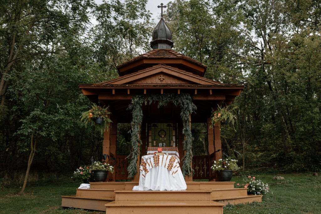 Outdoor wedding ceremony chapel with florals by Wild Apples Floral near Madison, Wisconsin