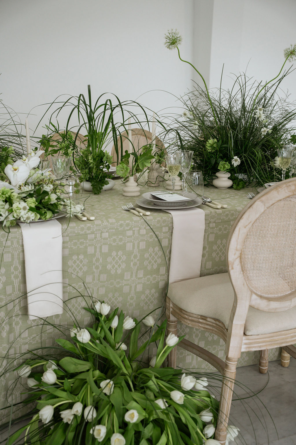 Wedding table details at the Milwaukee Art Musuem