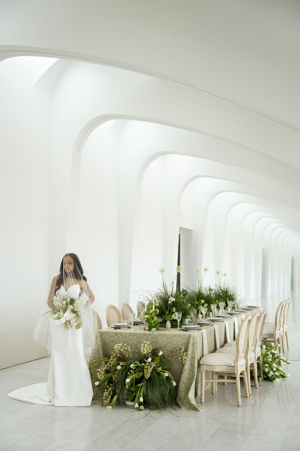 Bride with tablescape at the Milwaukee Art Museum
